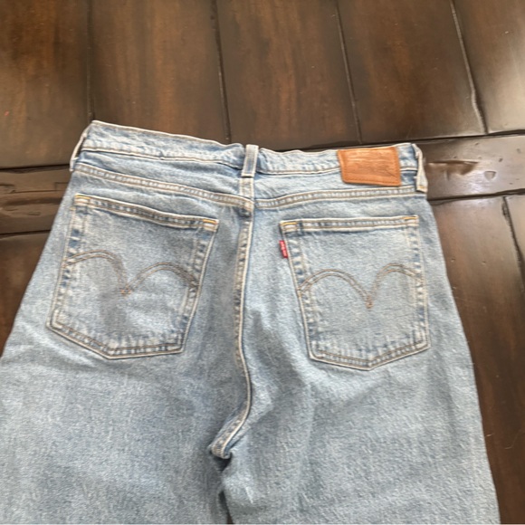 Women’s Levi wedgie Jean size 29 - Picture 2 of 4